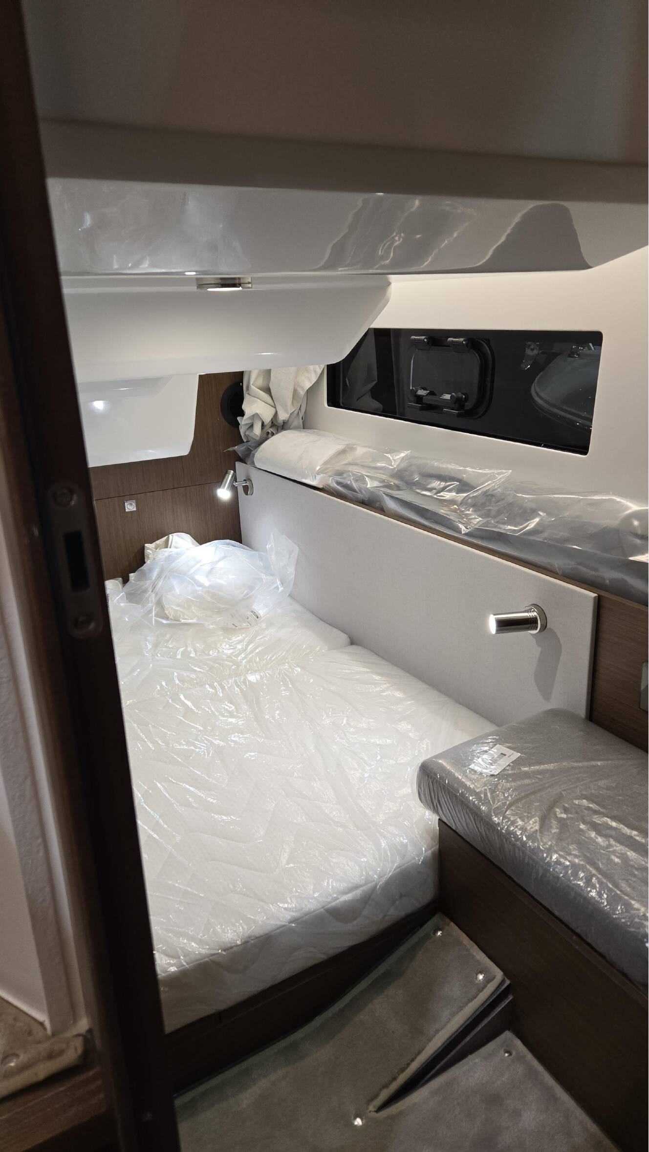 A photo of this 2026 Beneteau Antares 9