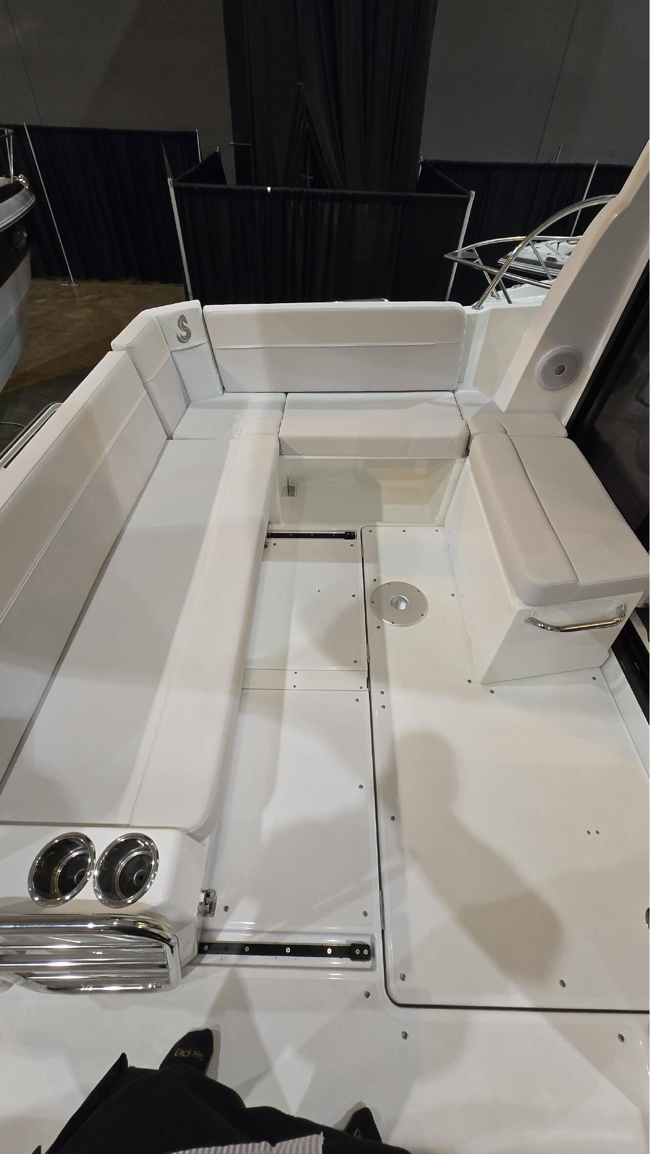 A photo of this 2026 Beneteau Antares 9