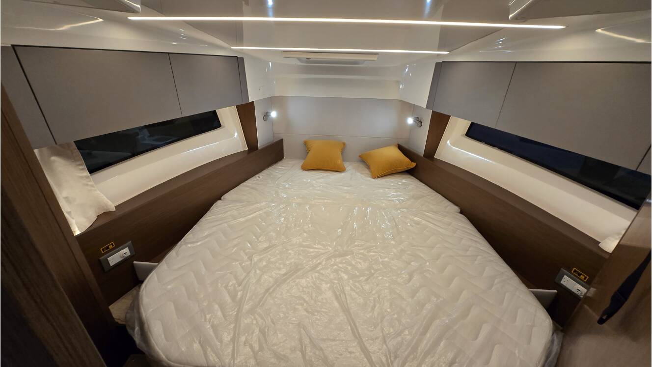 A photo of this 2026 Beneteau Antares 9
