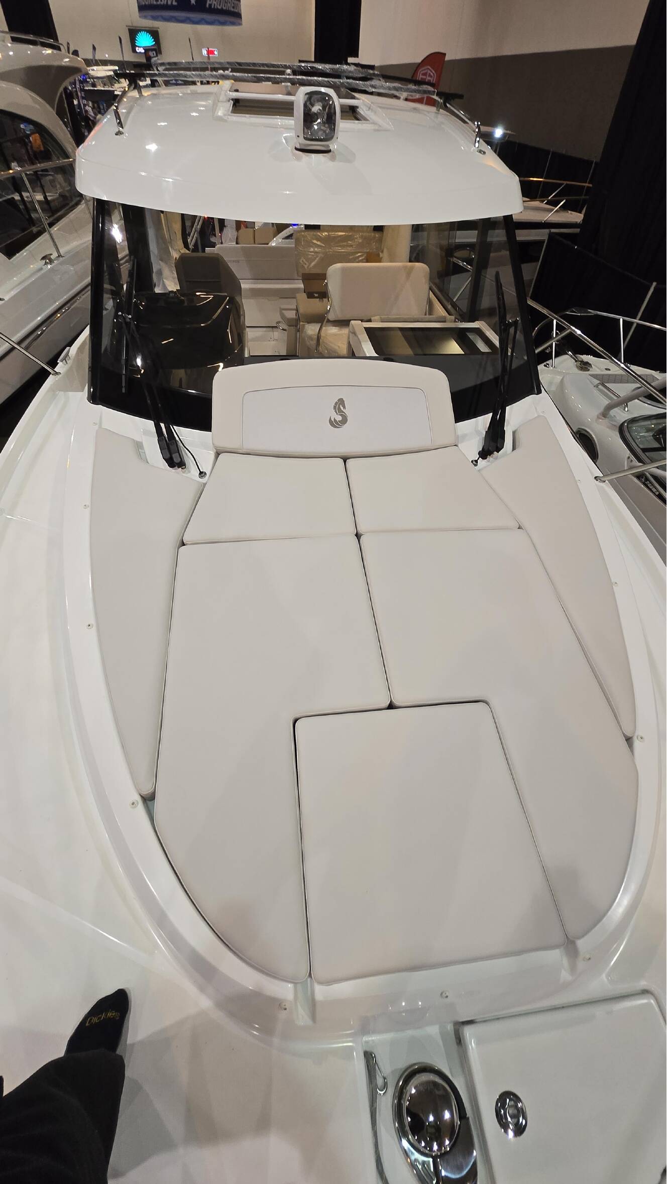 A photo of this 2026 Beneteau Antares 9