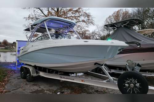 2025 Crownline 240 Finseeker DC w/ 300 HP DTS Mercury Outboard & Alumi 280 DC in vermilion OH