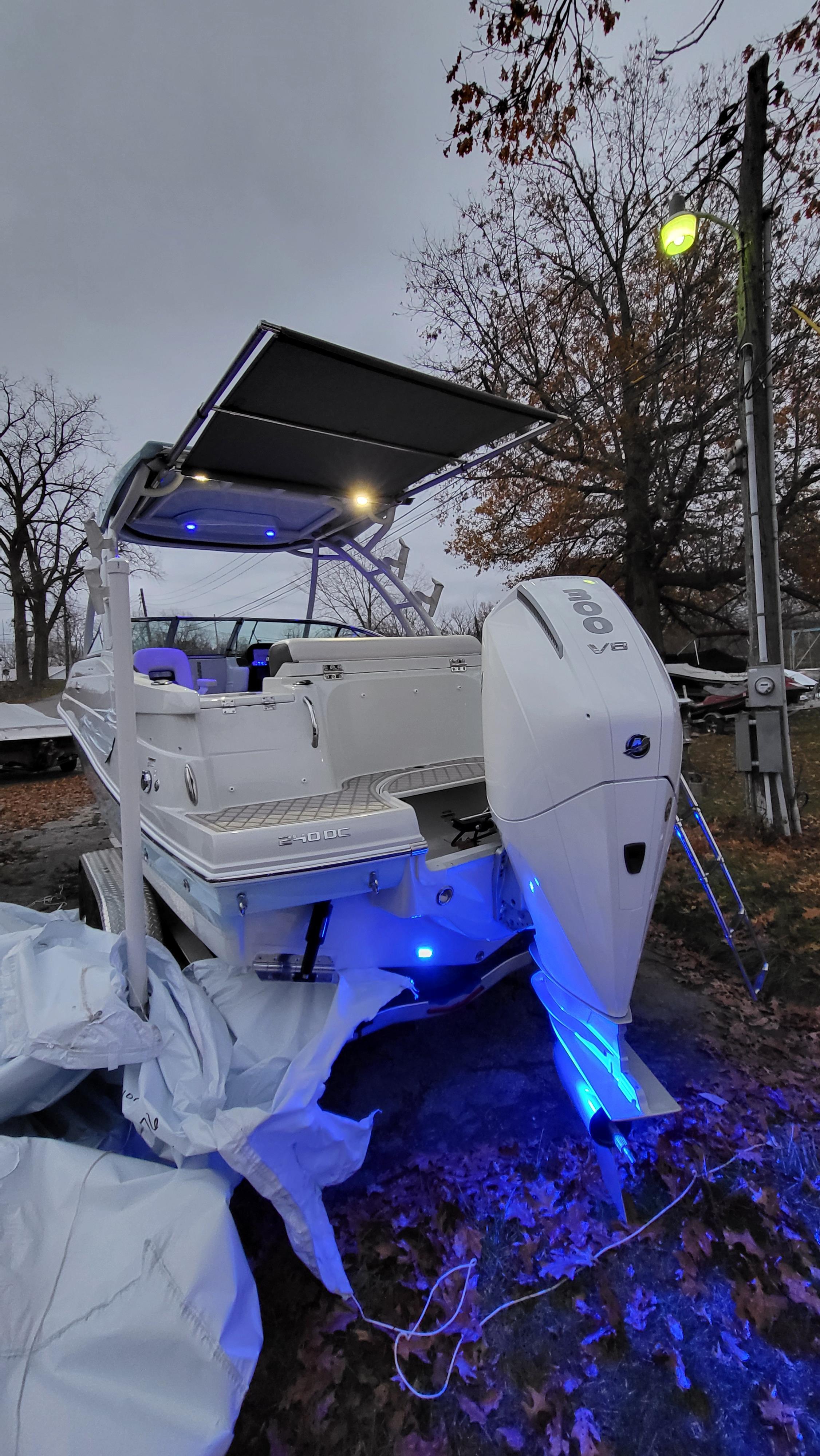 2025 Crownline 240 Finseeker DC w/ 300 HP DTS Mercury Outboard & Alumi 280 DC in vermilion OH