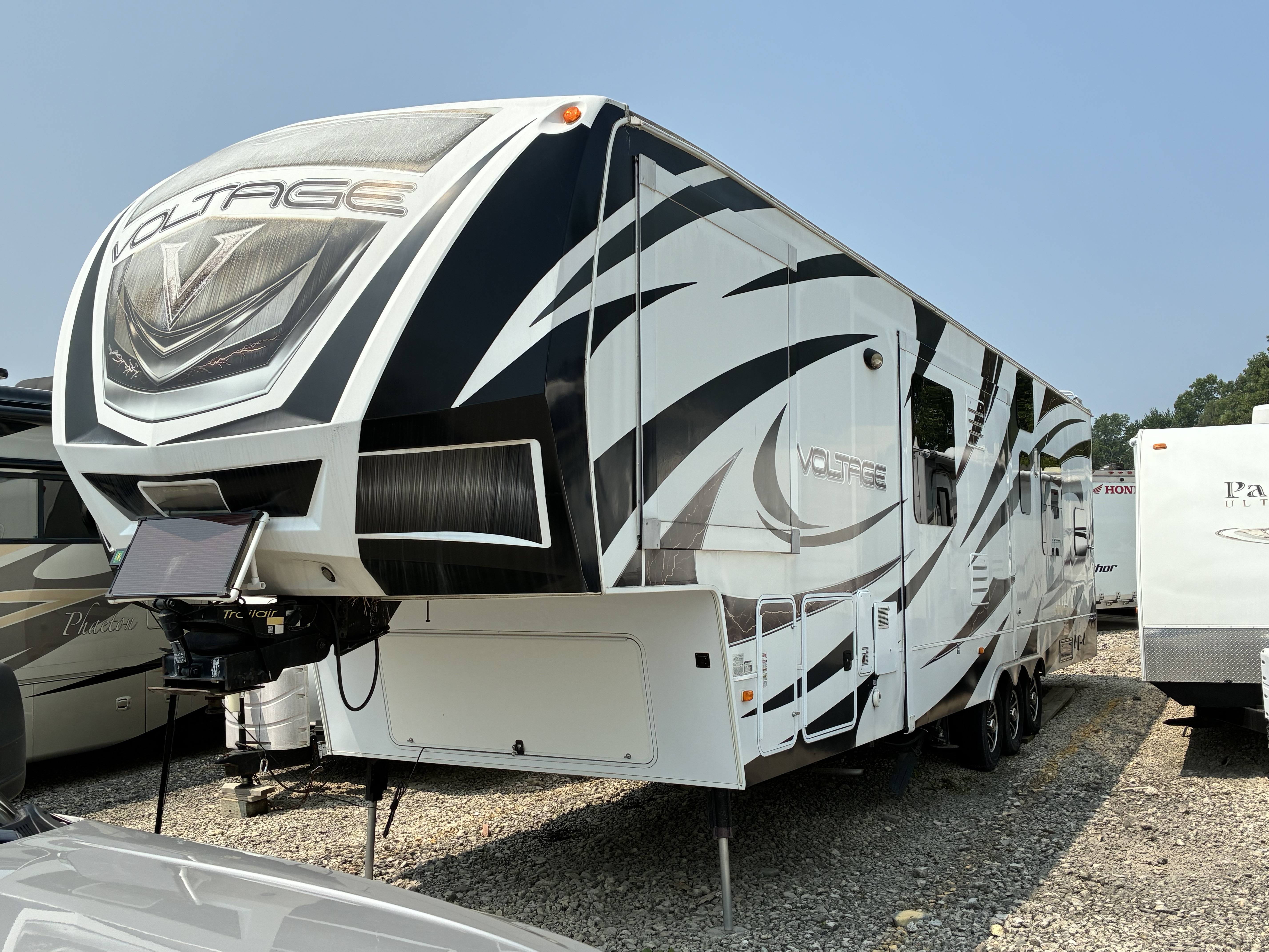 2014 Dutchmen VOLTAGE EPIC 3895 in south lyon MI