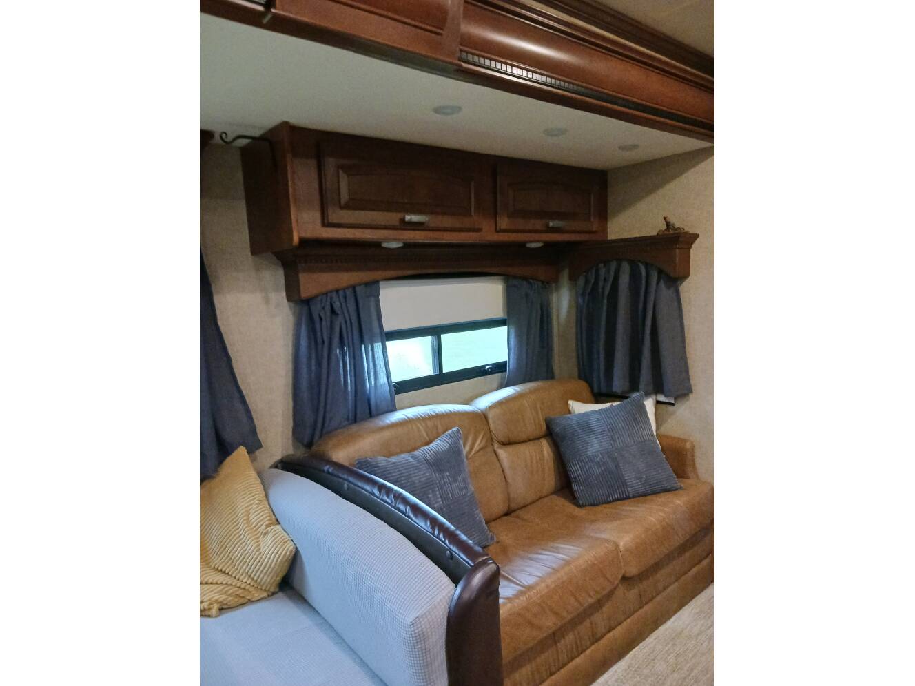 A photo of this 2014 Jayco SENECA 37 FS