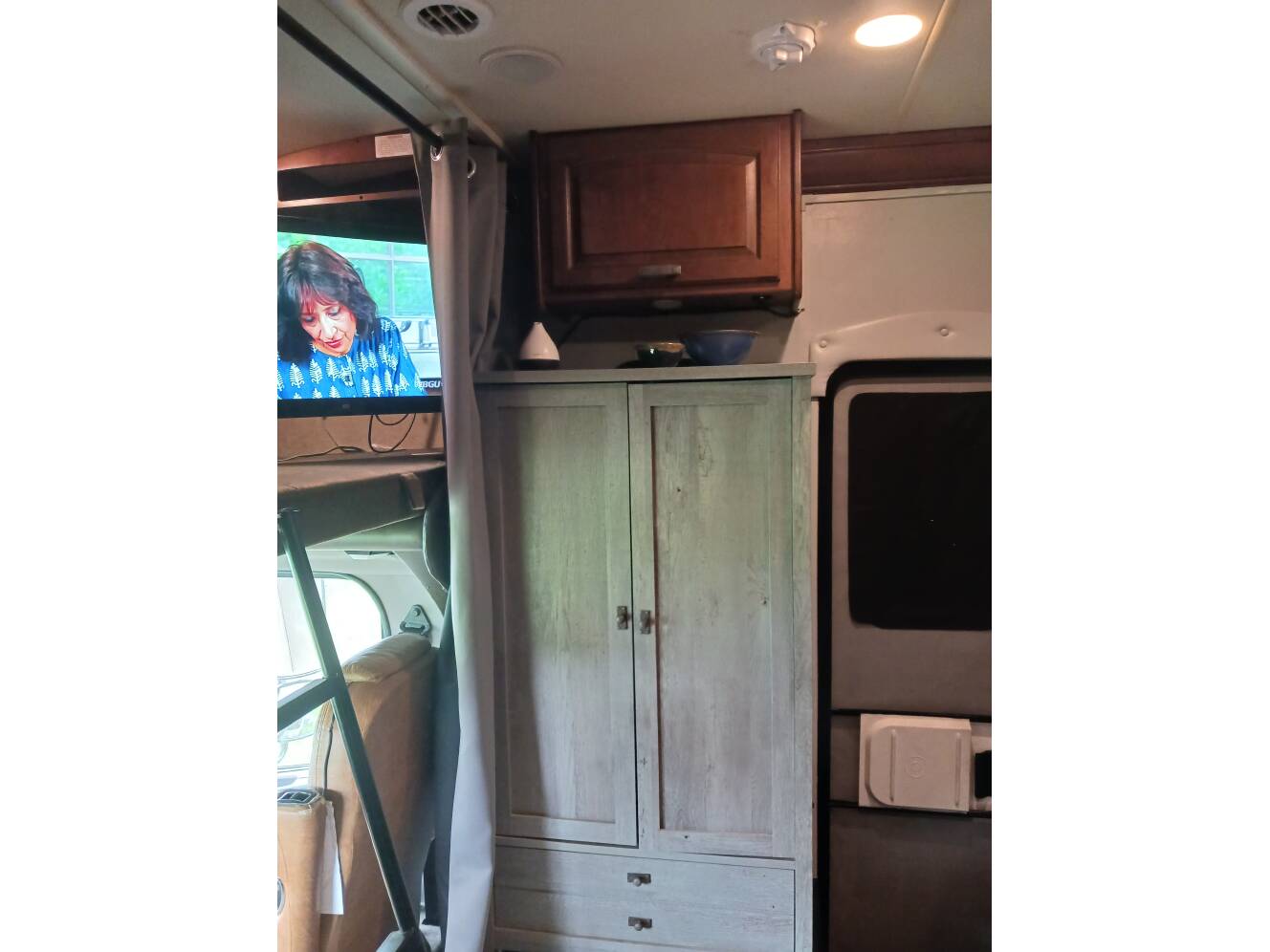A photo of this 2014 Jayco SENECA 37 FS