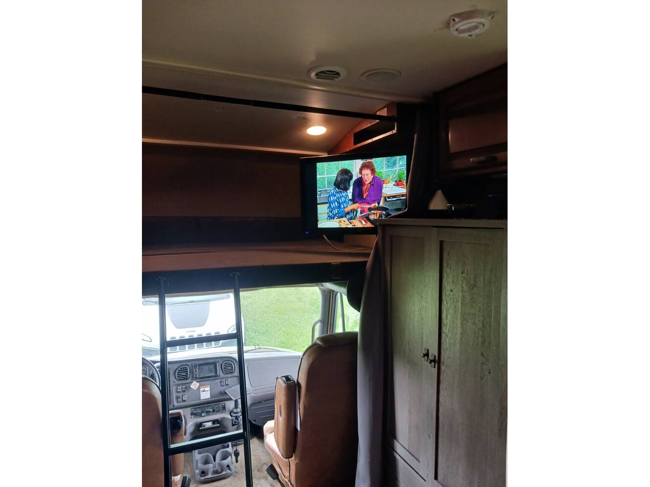 A photo of this 2014 Jayco SENECA 37 FS
