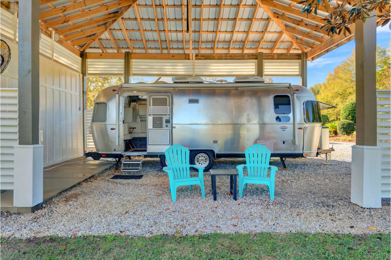A photo of this 2019 Airstream INTERNATIONAL SIGNATURE 25FBQ