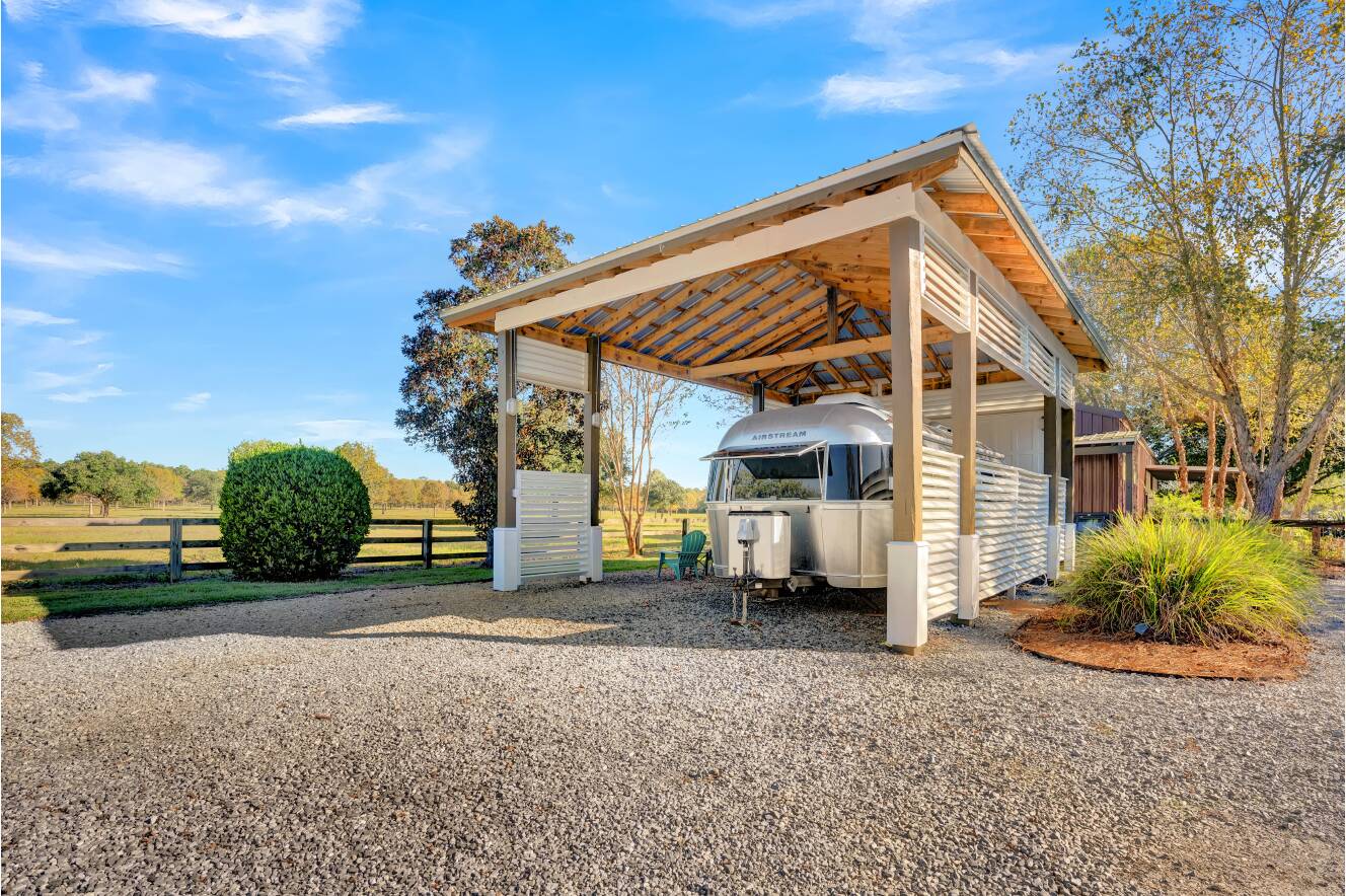 A photo of this 2019 Airstream INTERNATIONAL SIGNATURE 25FBQ
