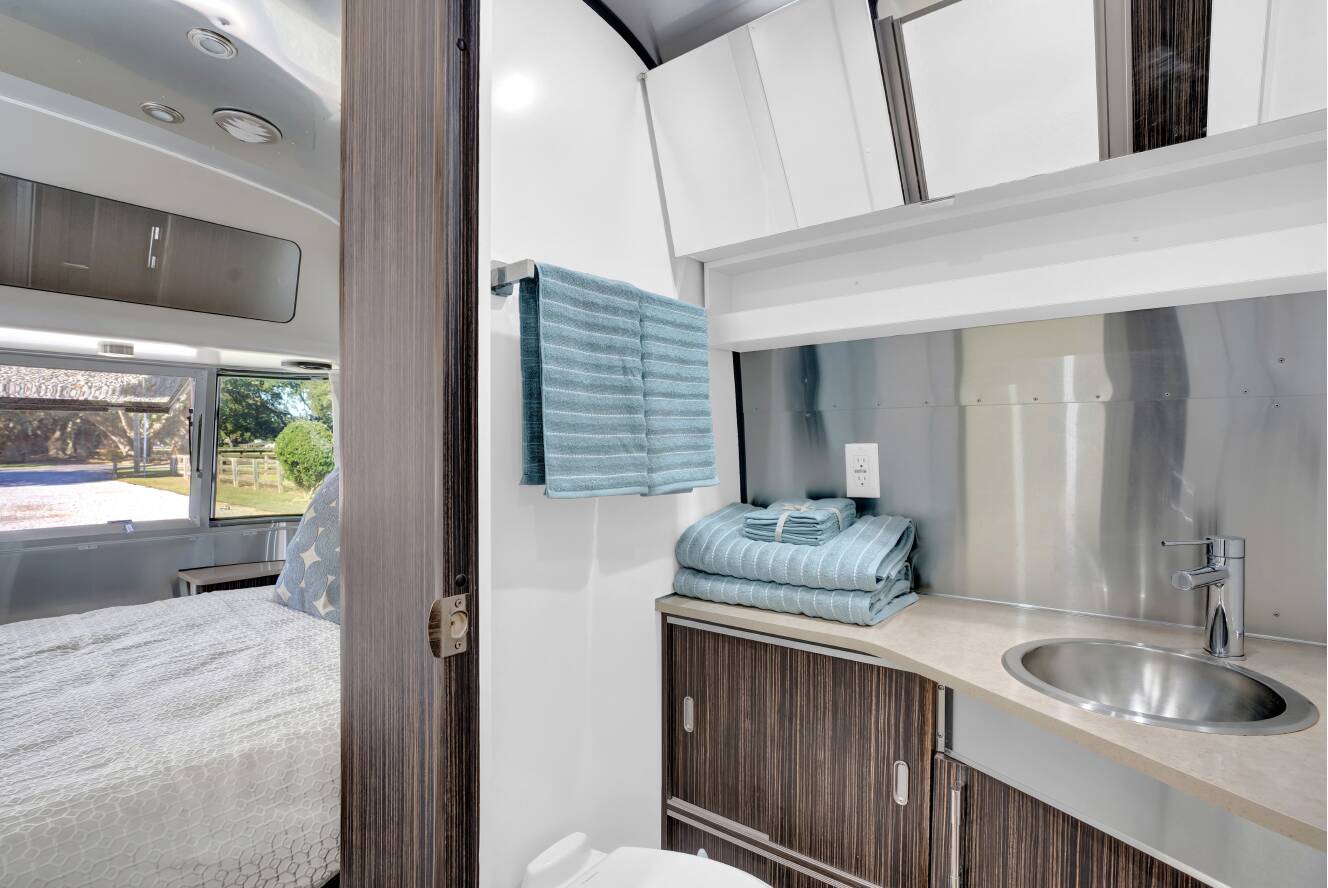 A photo of this 2019 Airstream INTERNATIONAL SIGNATURE 25FBQ