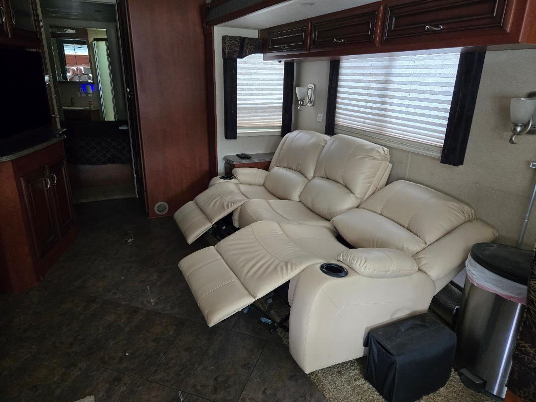 2013 Newmar CANYON STAR 3610 in corinth TX