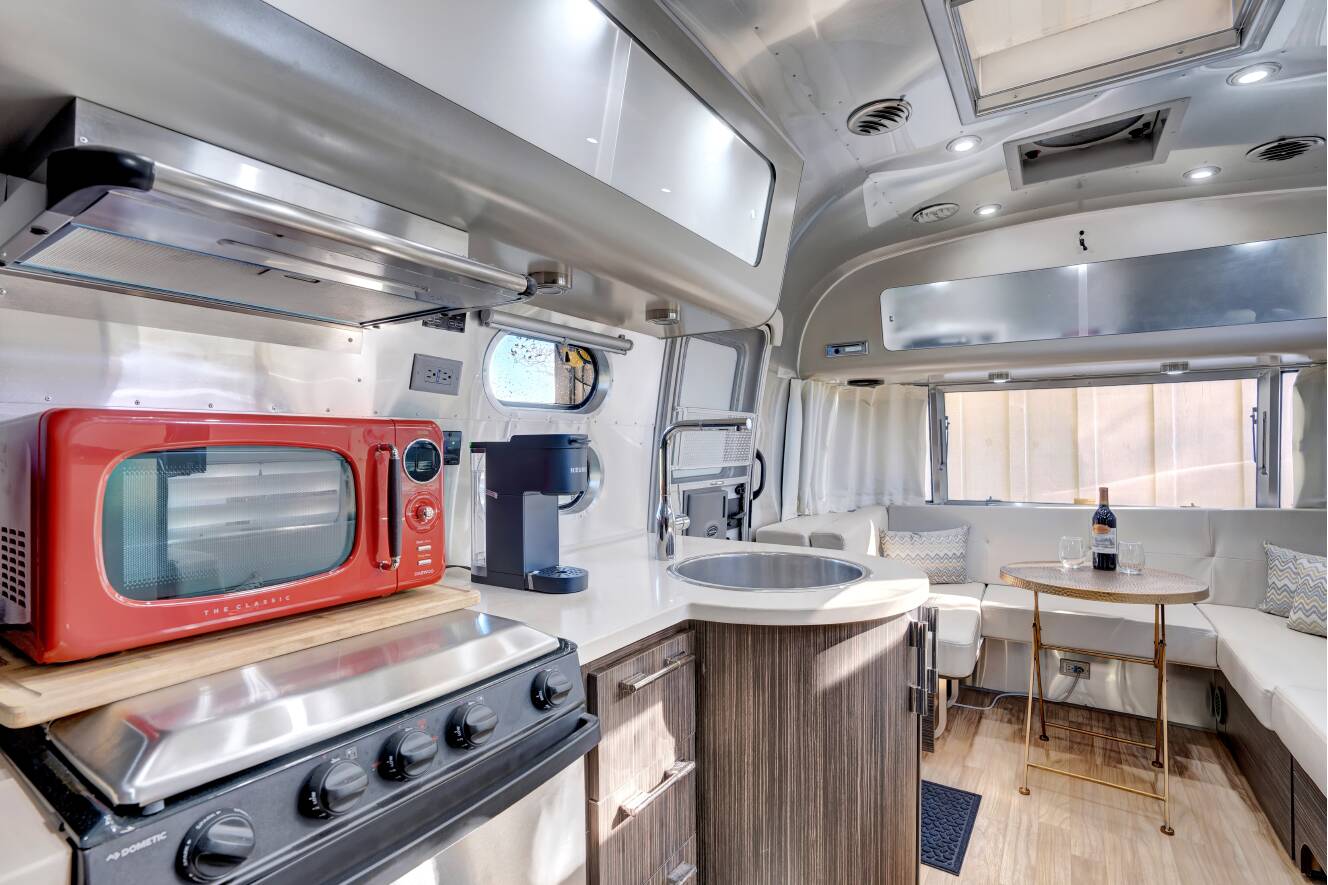 A photo of this 2019 Airstream INTERNATIONAL SIGNATURE 25FBQ
