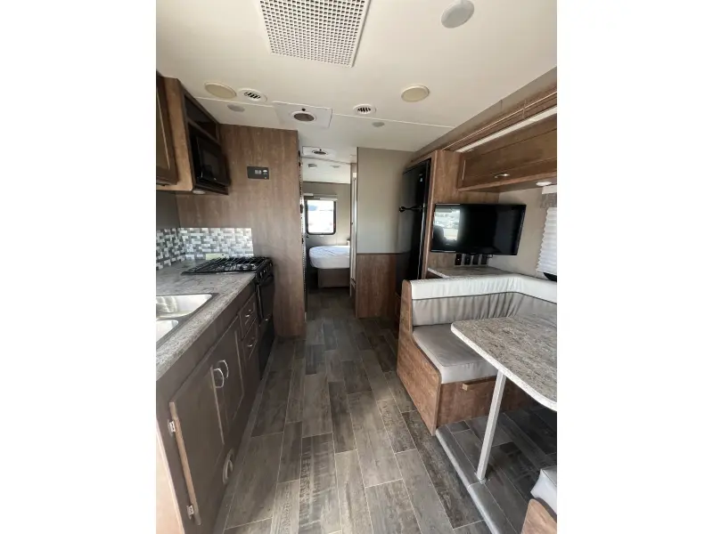 2018 WINNEBAGO INTENT WTE 071