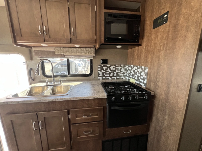 2018 WINNEBAGO INTENT WTE 071