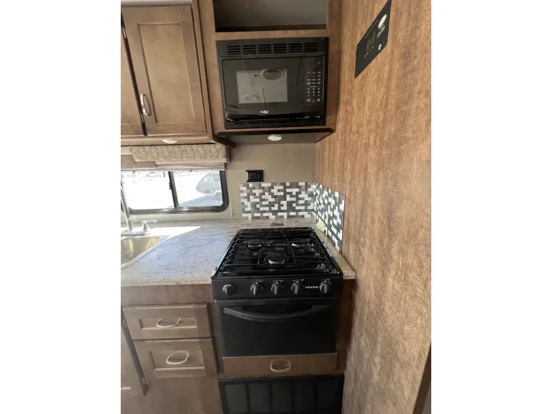 2018 WINNEBAGO INTENT WTE 071