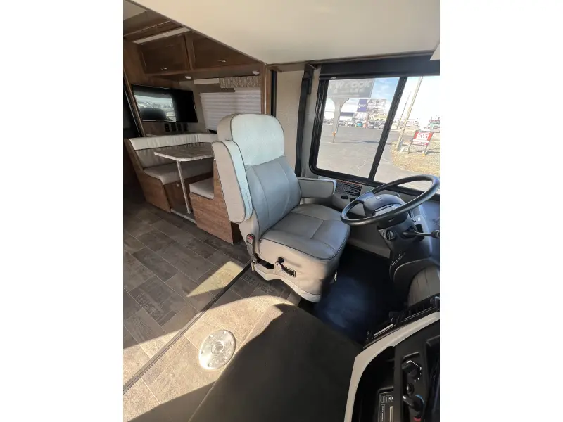 2018 WINNEBAGO INTENT WTE 071