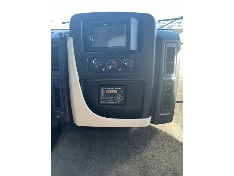 2018 WINNEBAGO INTENT WTE 071