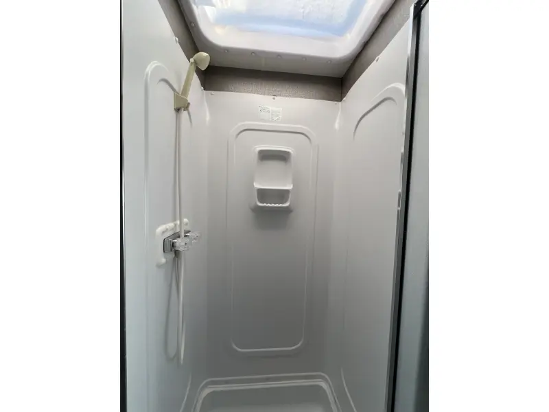 2018 WINNEBAGO INTENT WTE 071