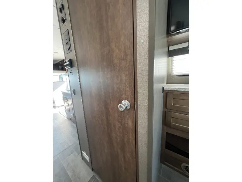 2018 WINNEBAGO INTENT WTE 071