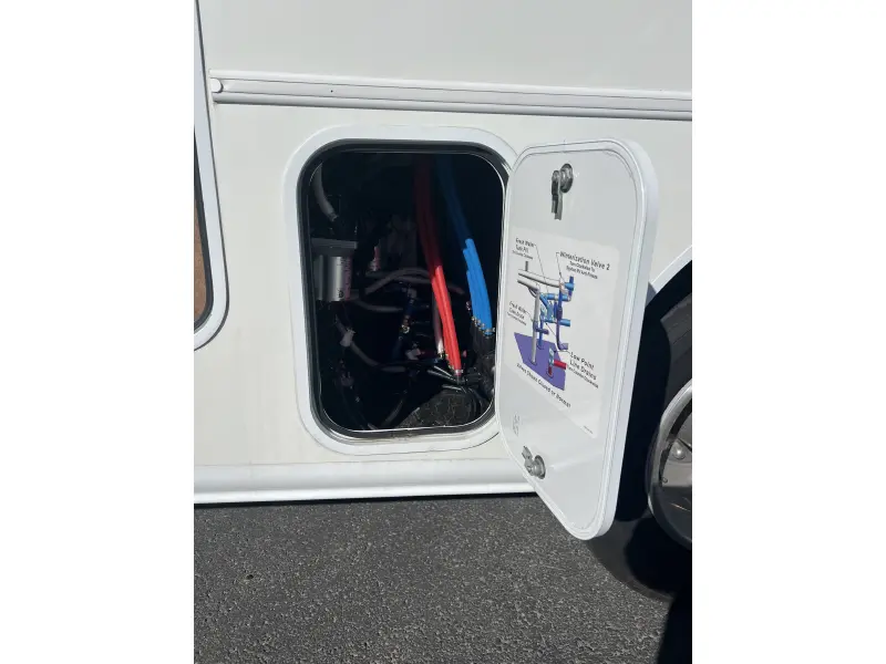2018 WINNEBAGO INTENT WTE 071