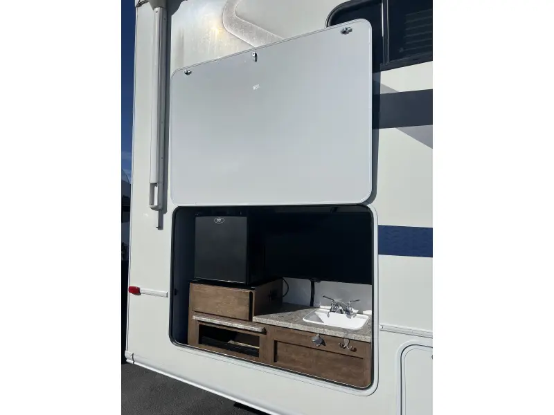 2018 WINNEBAGO INTENT WTE 071