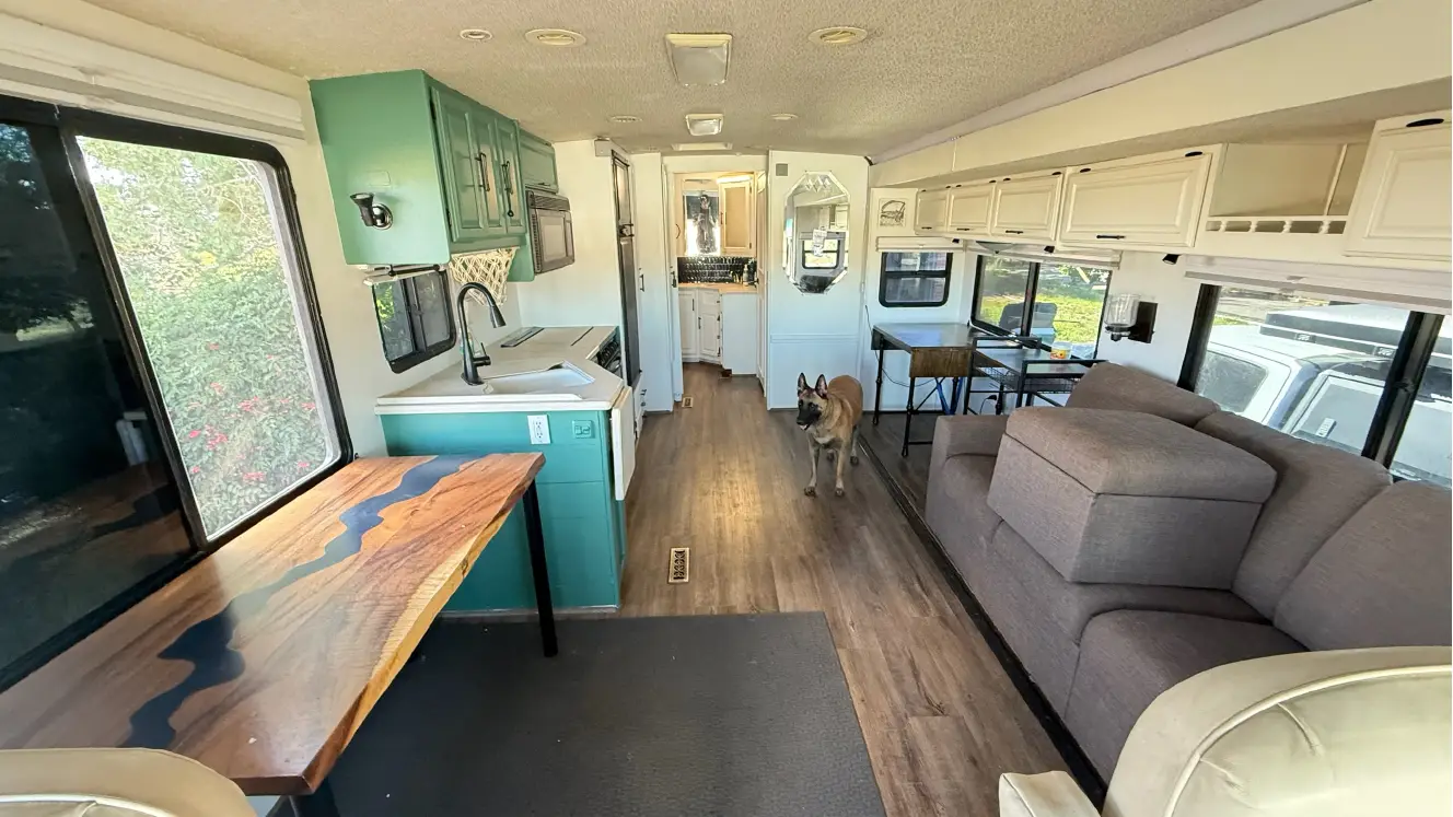 A photo of this 2004 Winnebago JOURNEY 36G