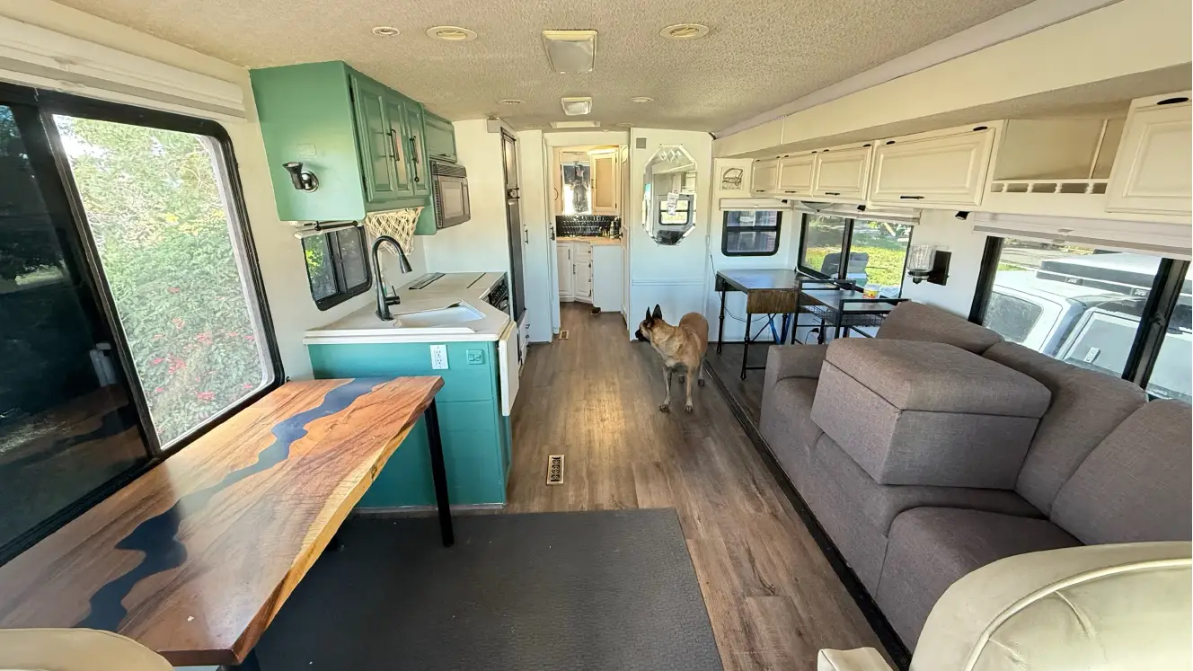 A photo of this 2004 Winnebago JOURNEY 36G