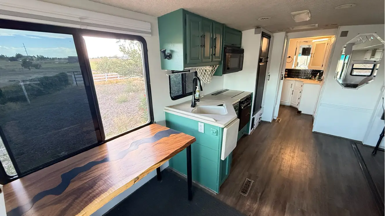 A photo of this 2004 Winnebago JOURNEY 36G