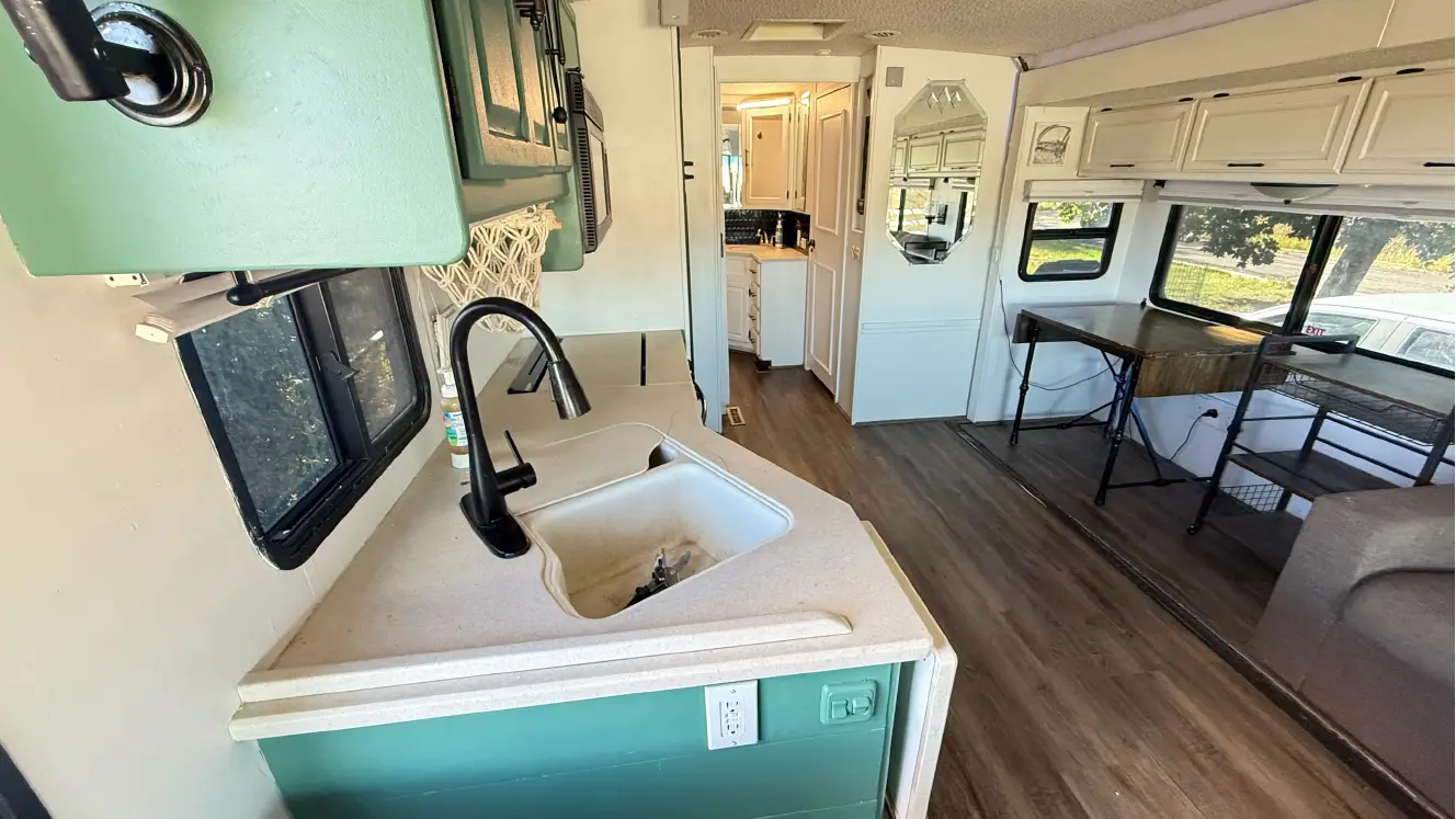 A photo of this 2004 Winnebago JOURNEY 36G