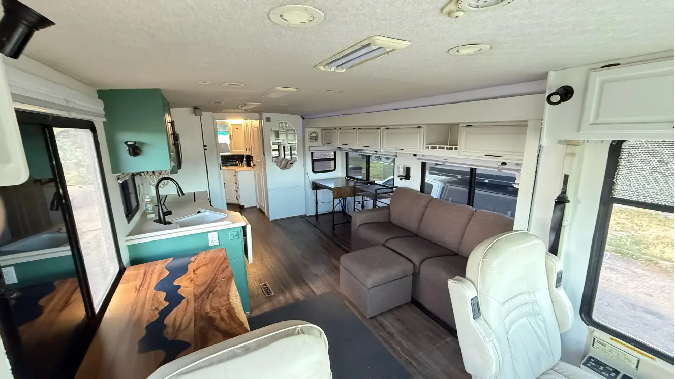 A photo of this 2004 Winnebago JOURNEY 36G