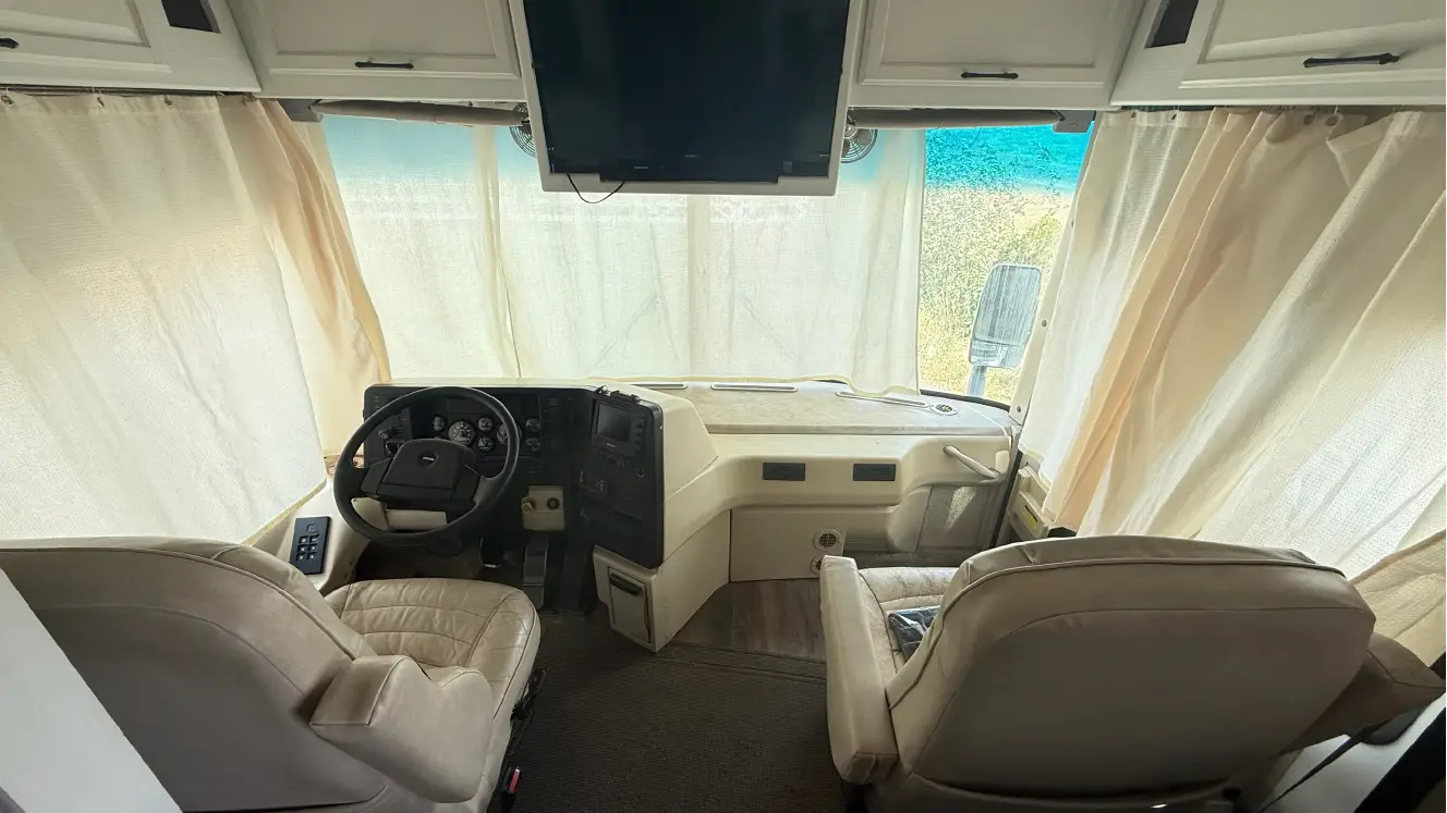 A photo of this 2004 Winnebago JOURNEY 36G