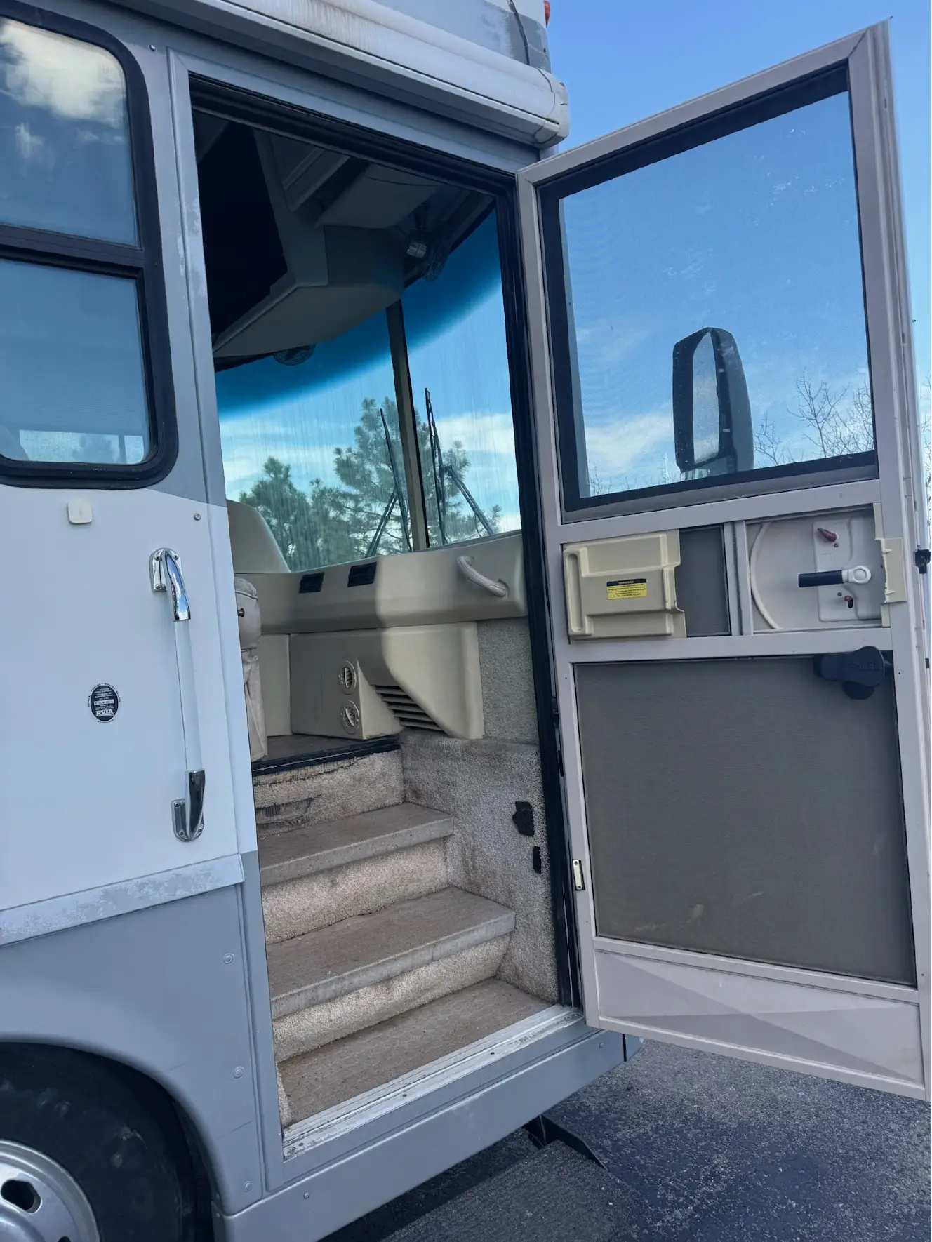 A photo of this 2004 Winnebago JOURNEY 36G
