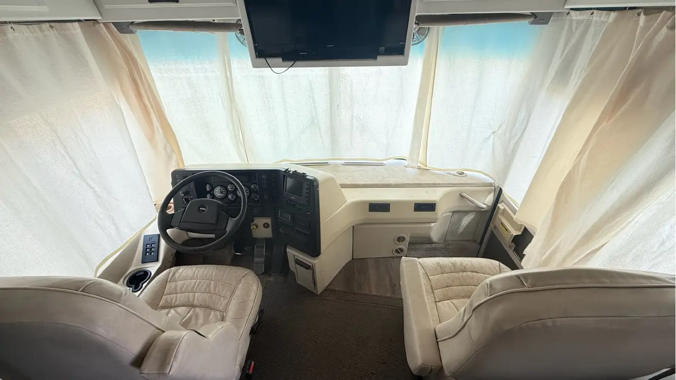 A photo of this 2004 Winnebago JOURNEY 36G
