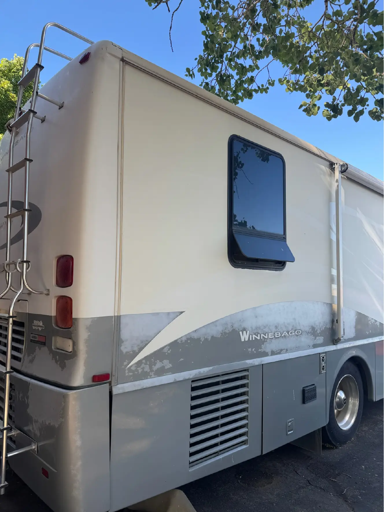 A photo of this 2004 Winnebago JOURNEY 36G