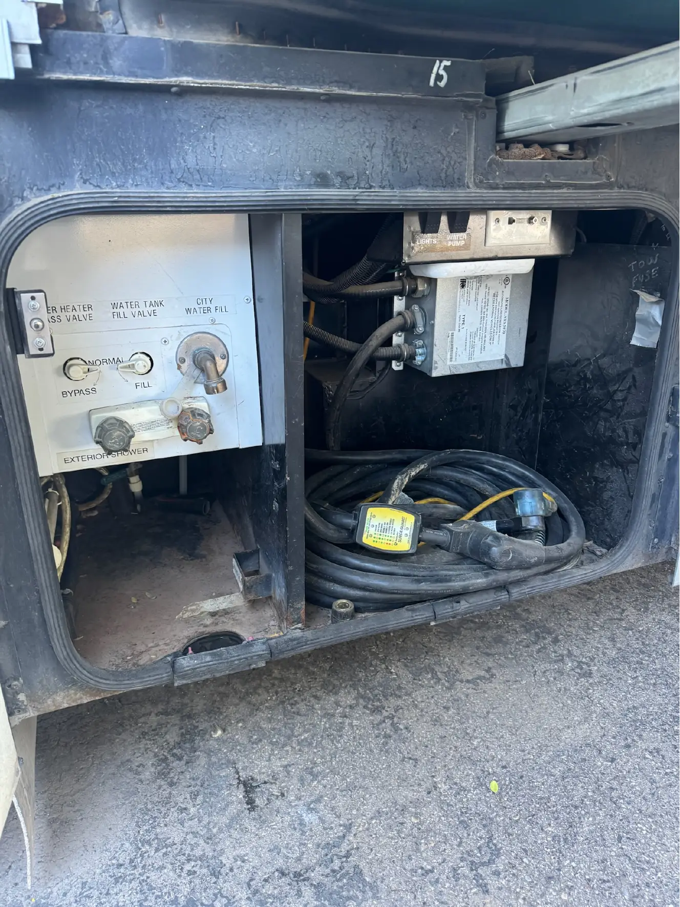 A photo of this 2004 Winnebago JOURNEY 36G