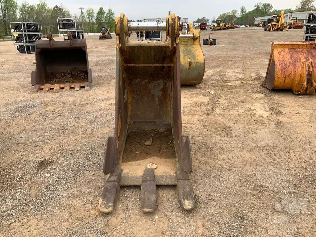 CATERPILLAR 330BL in Mount Holly, NJ