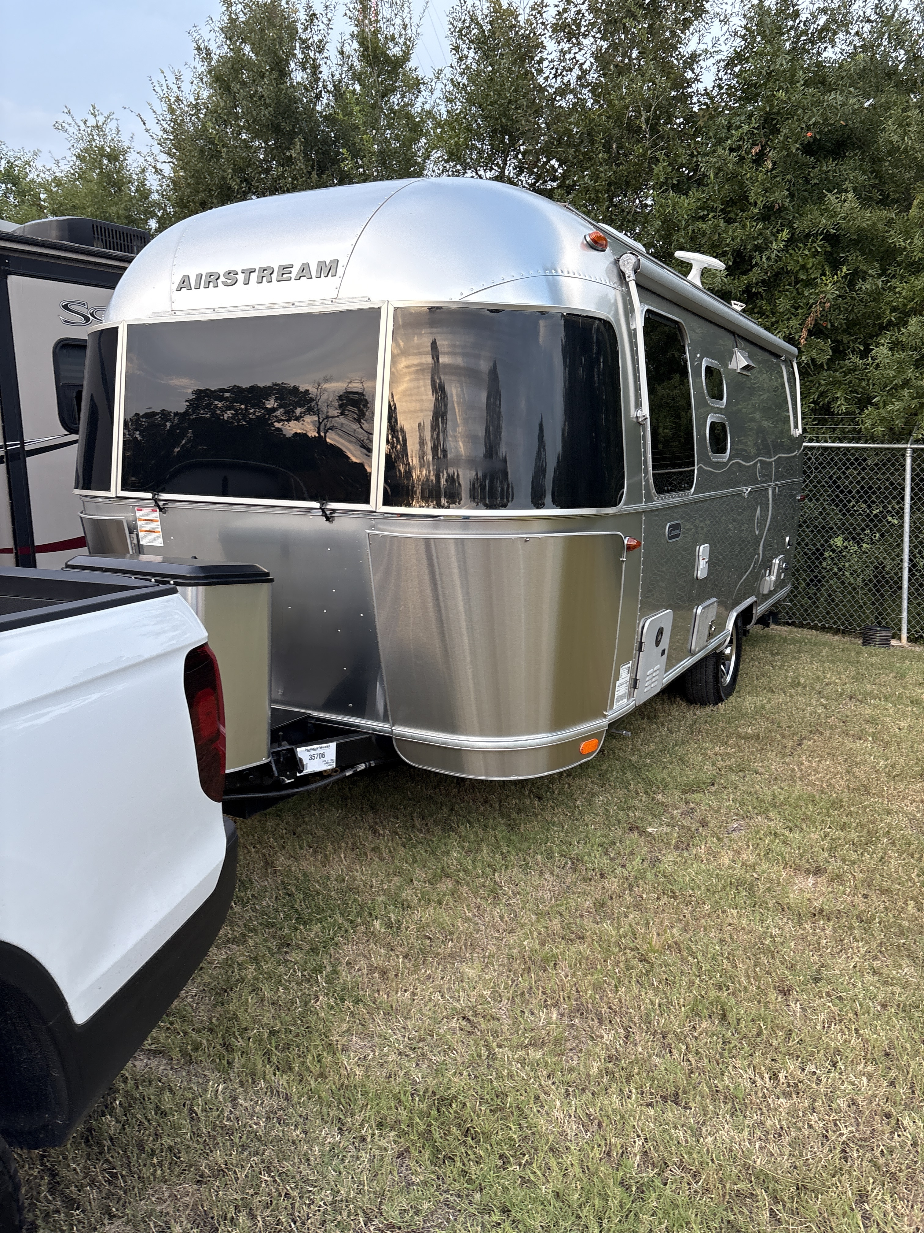 2022 Airstream CARAVEL 22FB in new caney TX