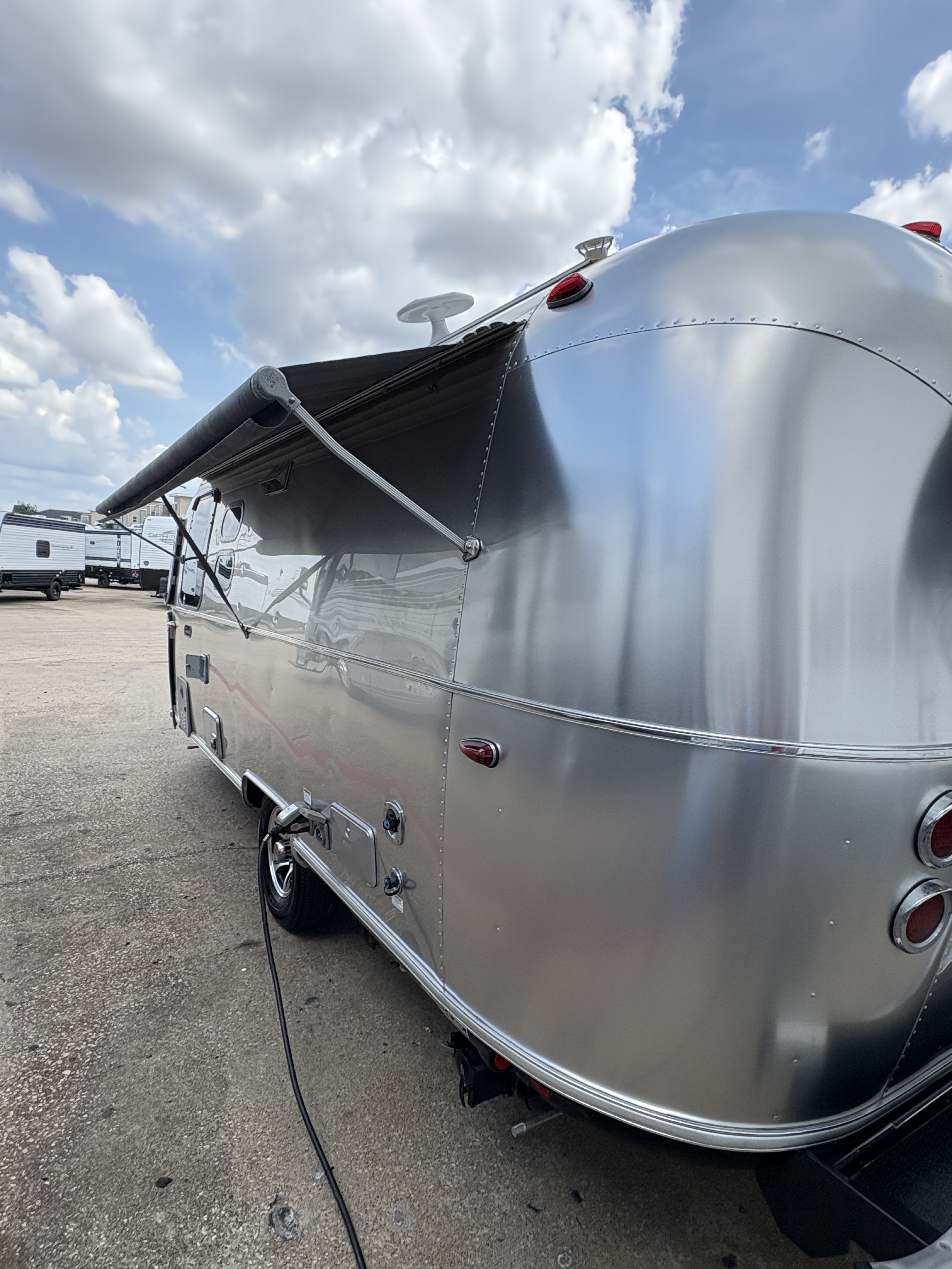 2022 Airstream CARAVEL 22FB in new caney TX