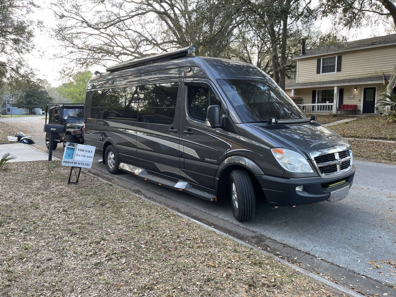 A photo of this 2010 Winnebago ERA 170X