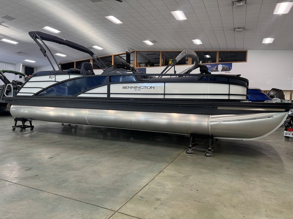 2026 Bennington R Bowrider Quad Bench 24 RTFB in dubuque IA