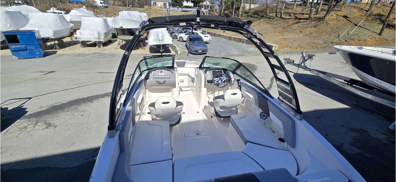 A photo of this 2025 Chaparral 23SSIOB