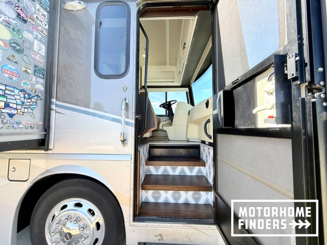 A photo of this 2014 Itasca SOLEI 38R