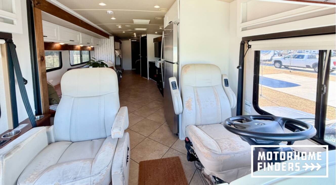 A photo of this 2014 Itasca SOLEI 38R