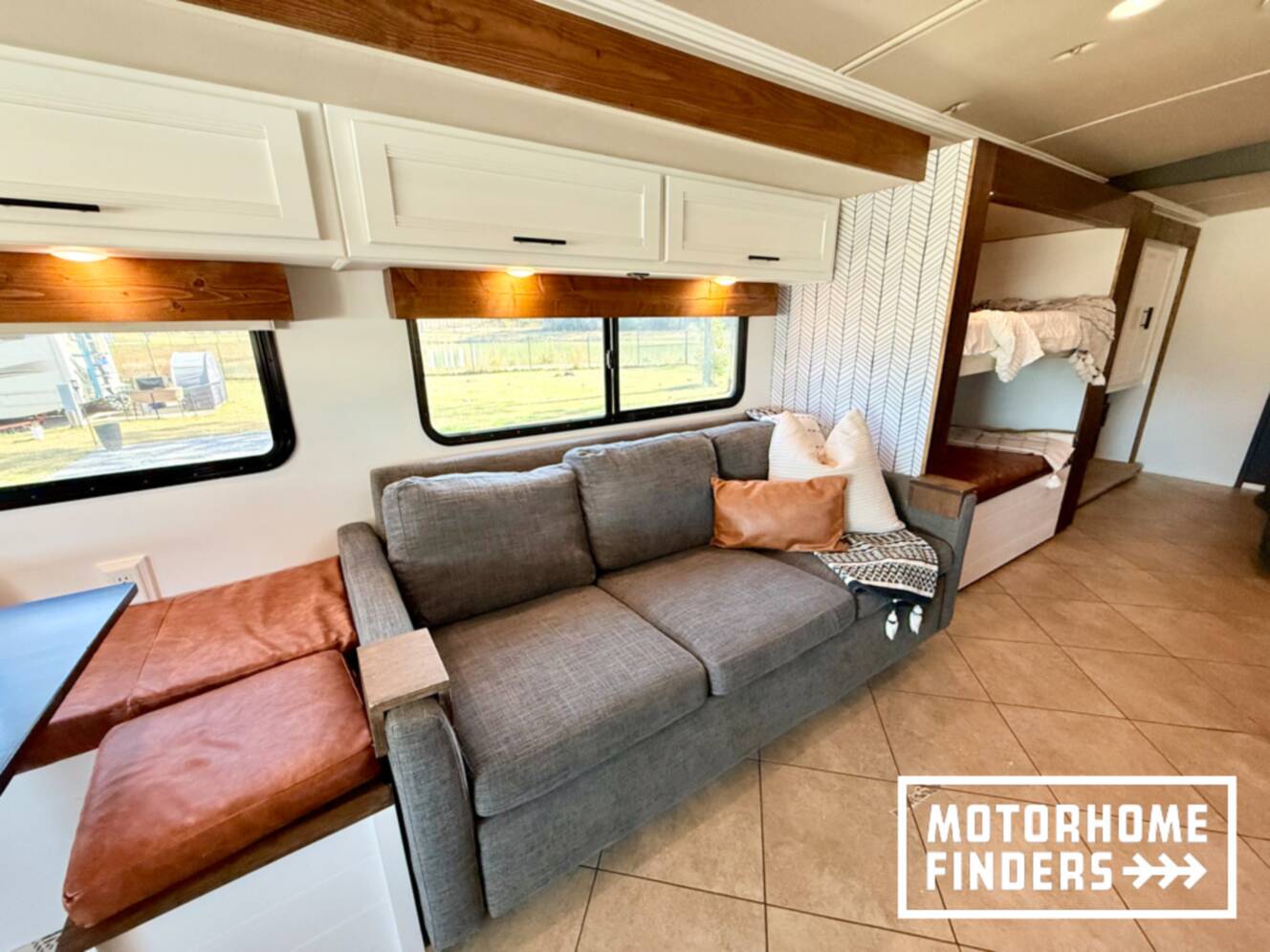 A photo of this 2014 Itasca SOLEI 38R