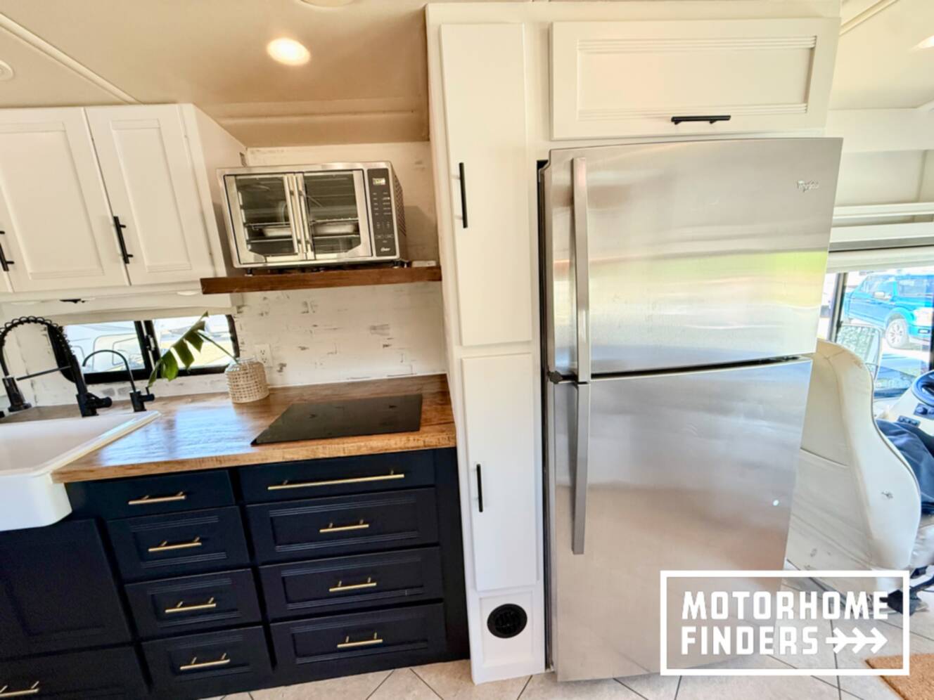 A photo of this 2014 Itasca SOLEI 38R