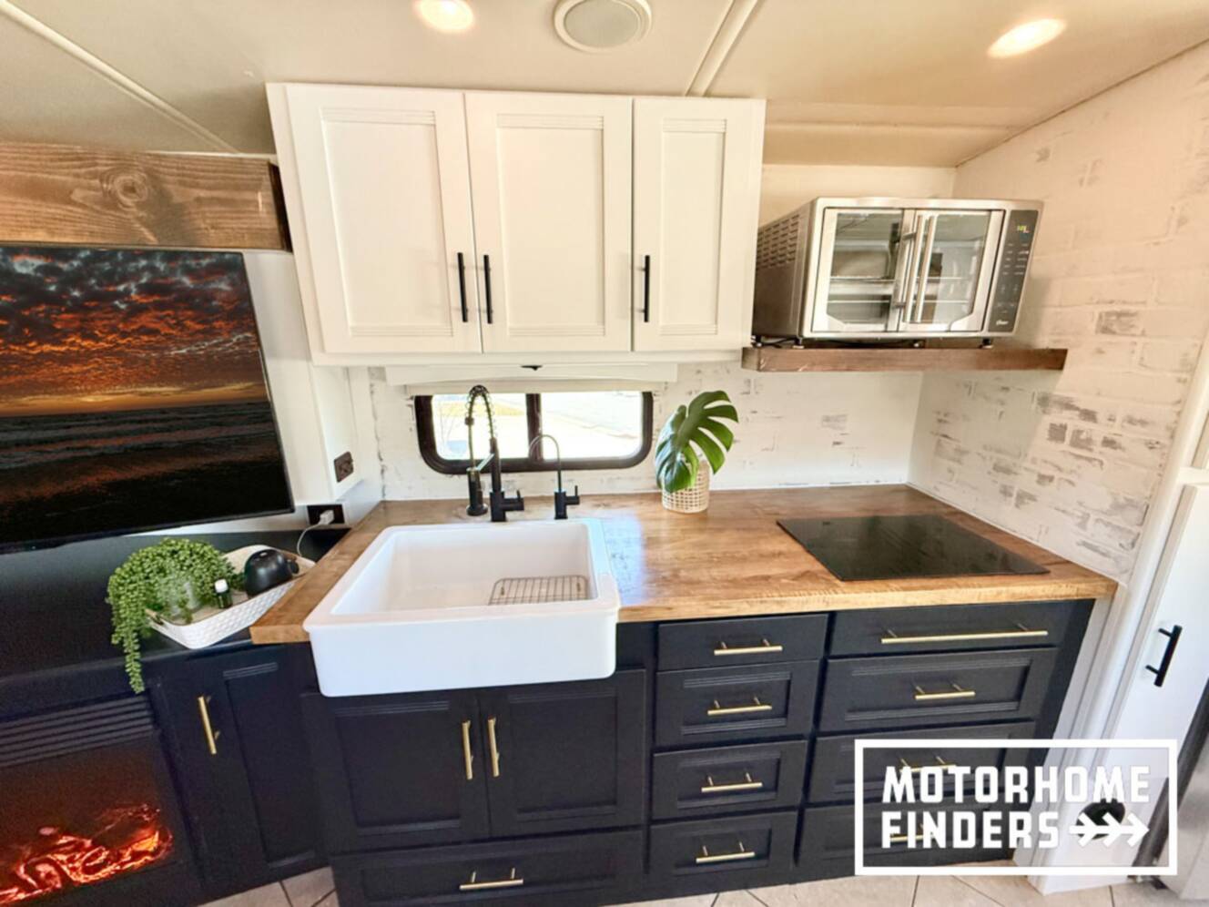 A photo of this 2014 Itasca SOLEI 38R