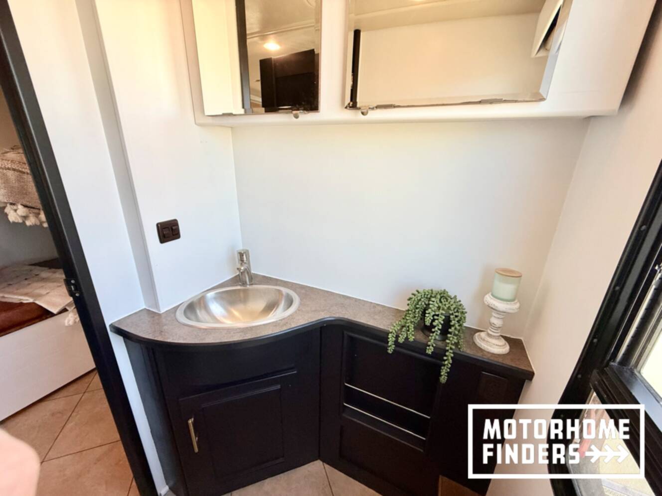 A photo of this 2014 Itasca SOLEI 38R