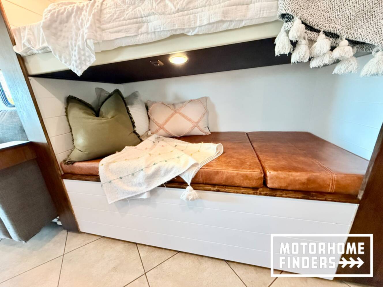 A photo of this 2014 Itasca SOLEI 38R