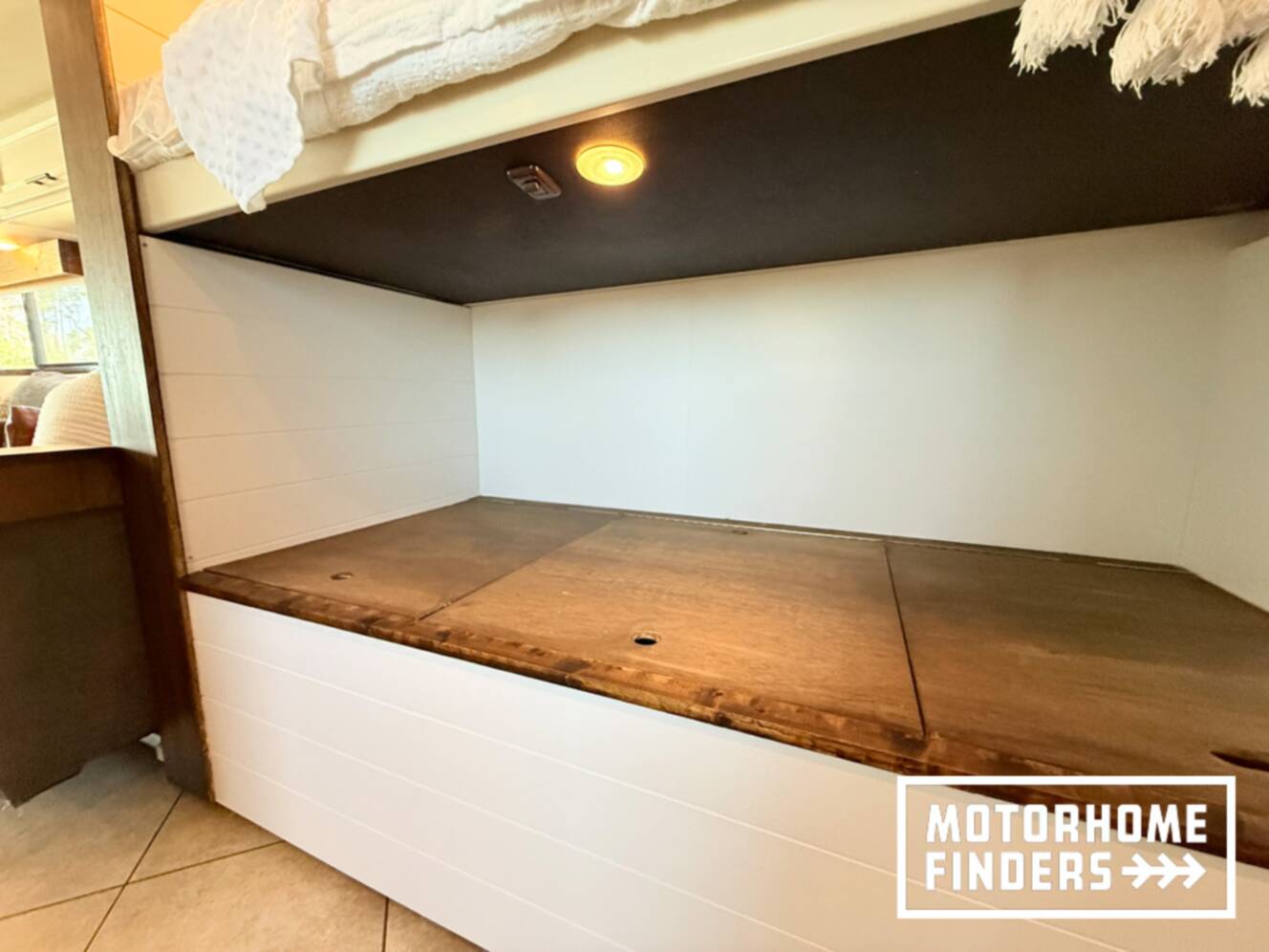 A photo of this 2014 Itasca SOLEI 38R