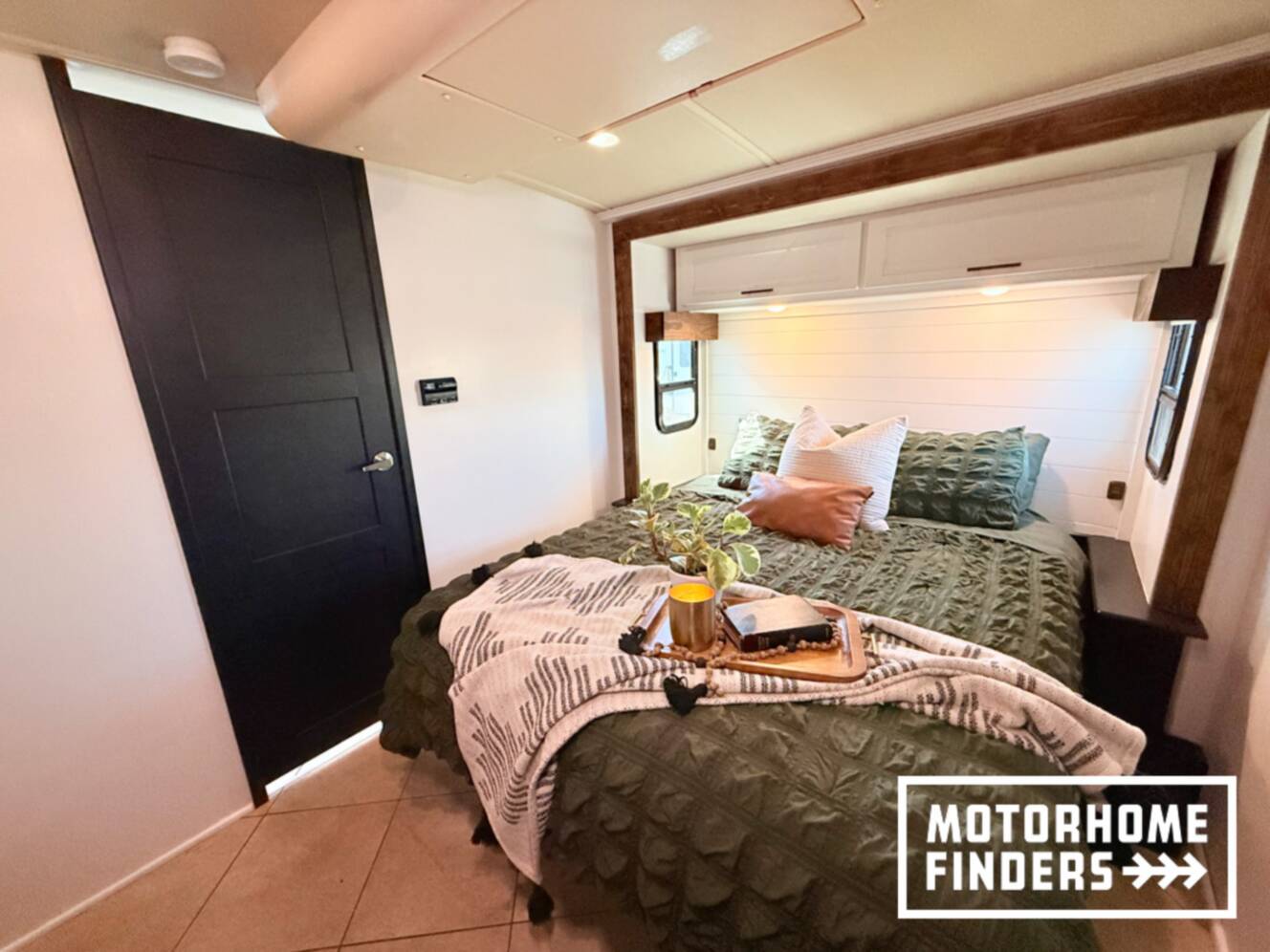 A photo of this 2014 Itasca SOLEI 38R
