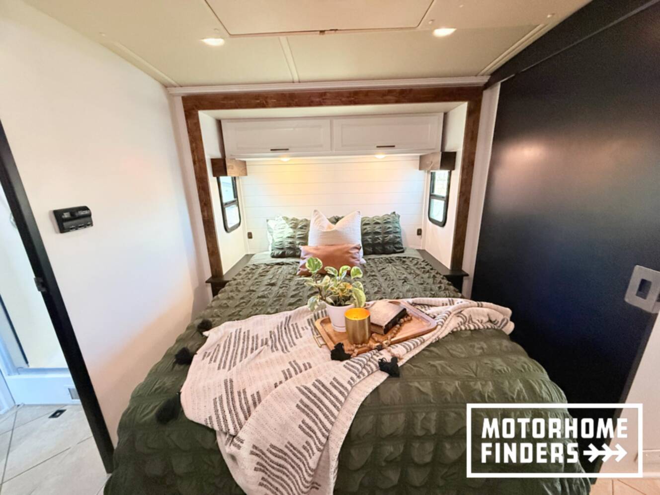 A photo of this 2014 Itasca SOLEI 38R